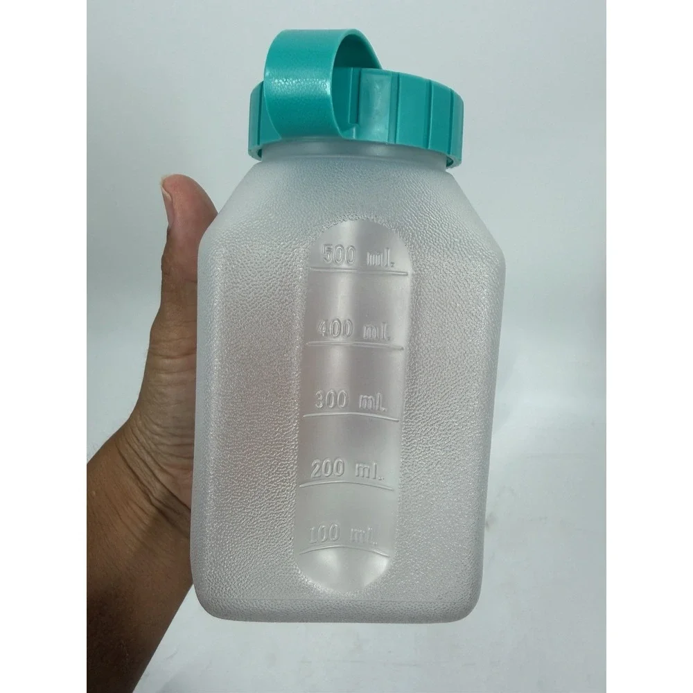 Lot of 2 Rubbermaid One Pint Teal Drink Bottles Servin Saver Flip Top Lids